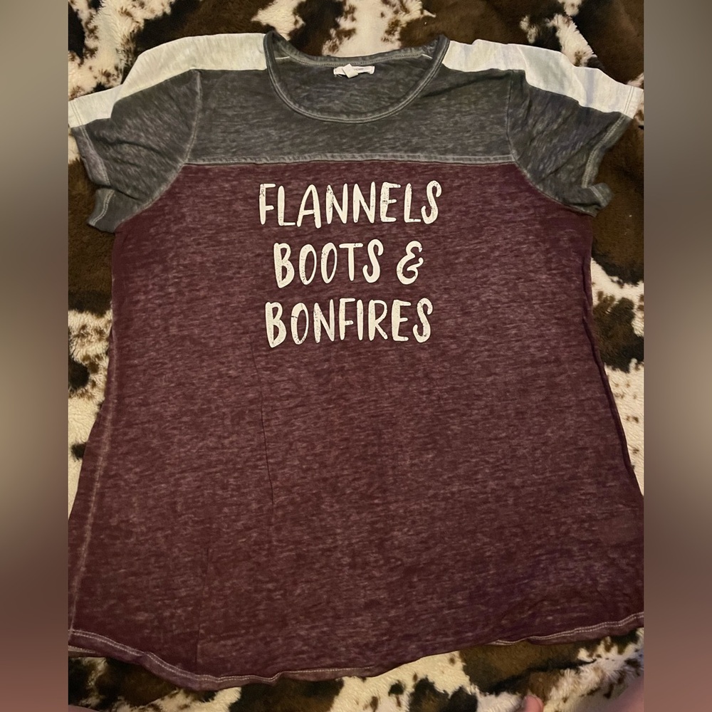 Maurices Gray and Burgundy Women's Tee